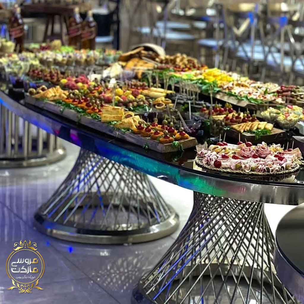 میز شام در باغ تالار خاتون اندیشه