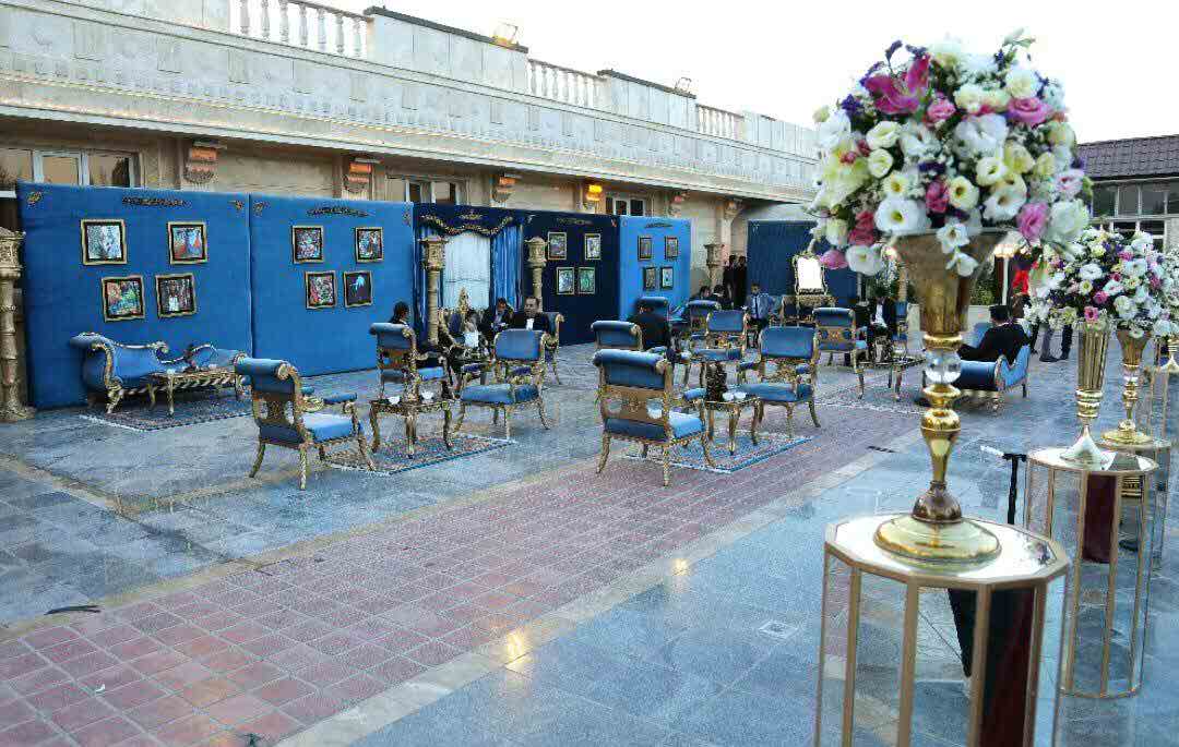 گل آرایی و نوع میز و صندلی های باغ تالار نیکان