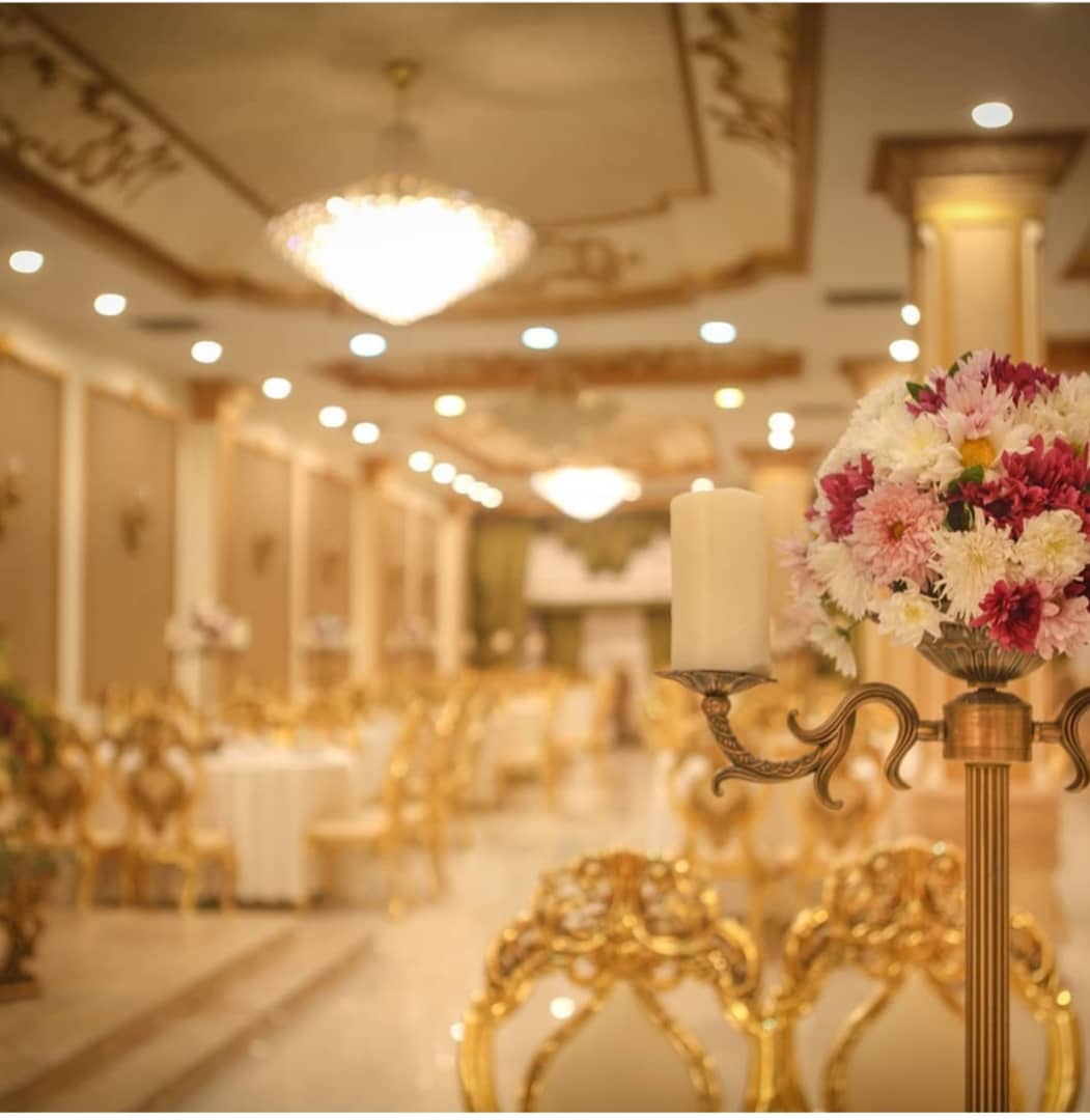 شمع آرایی و گل آرایی میز ها در تالار تشریفاتی نیاوران