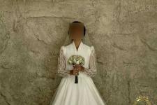 تصویر بند انگشتی لباس عروس یقه هقت