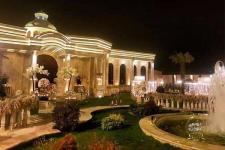 تصویر بند انگشتی محوطه سبز و آبنمای باغ عمارت ملل شهریار در شب
