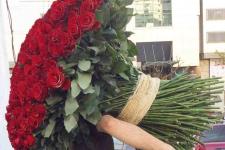 تصویر بند انگشتی دسته گل رز قرمز گالری گل خوشه