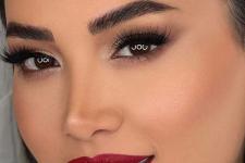 تصویر بند انگشتی میکاپ کلاسیک عروس