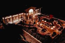 نمای خارجی باغ تالار عمارت سام با دکوراسیون لوکس