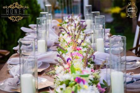 گل آرایی میز میهمانان ویژه باغ تالار هانی